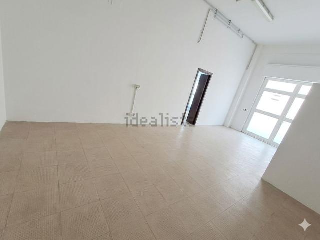 Locale in affitto di 140 m² in Via Madonie