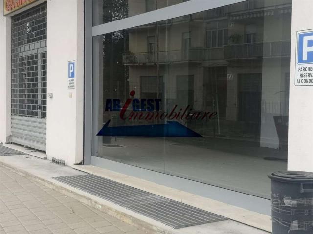 Locale in affitto di 140 m² in Via Maria