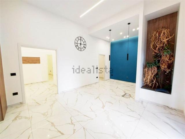 Locale in affitto di 140 m² in Via Michelarcangelo Lupoli, 107