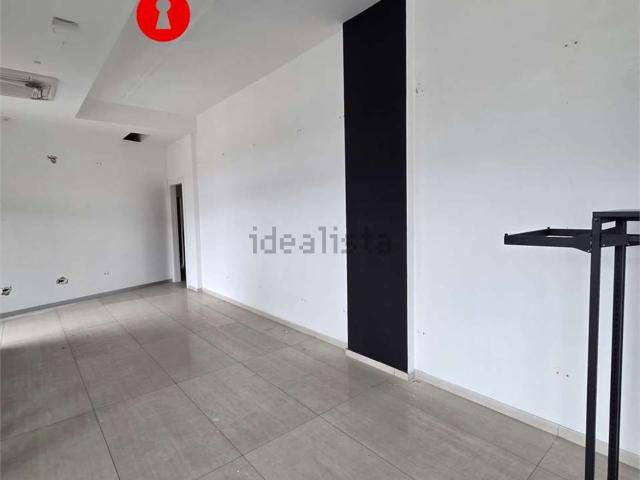 Locale in affitto di 140 m² in Via Nazionale delle Puglie, 105