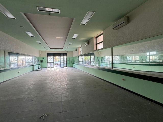 Locale in affitto di 140 m² in Via Nazionale, 108