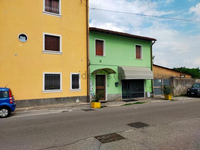 Locale in affitto di 140 m² in Via San Annone, 5