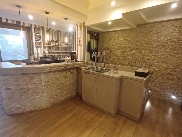 Locale in affitto di 140 m² in Via Sant&apos Angelo in Villa, 118