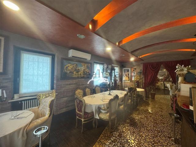 Locale in affitto di 140 m² in Via Sant&apos Eurosia, 33