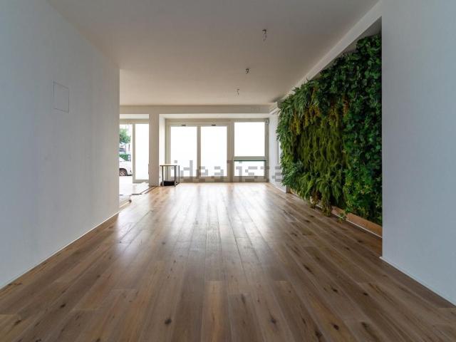Locale in affitto di 140 m² in Via Silvio Pellico, 50059