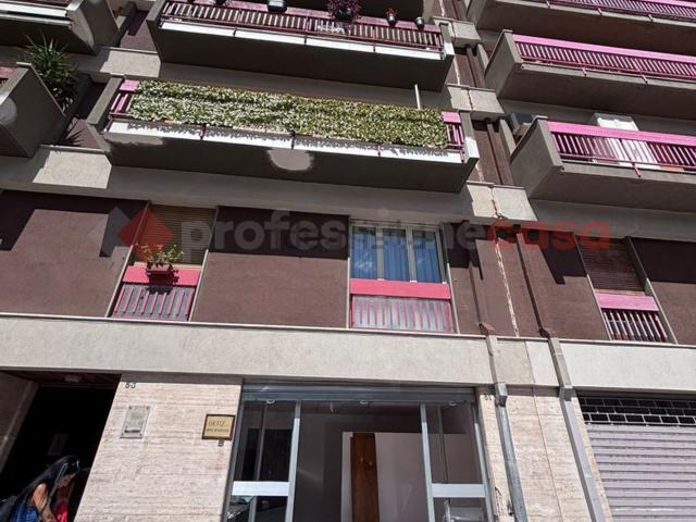 Locale in affitto di 140 m² in Via Pasquale Paoli