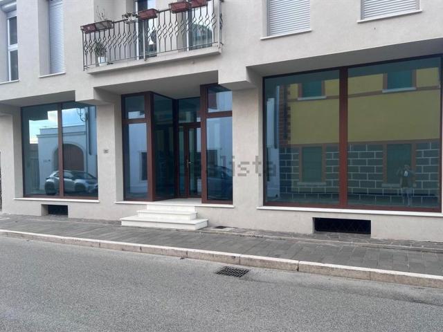 Locale in affitto di 140 m² in Via Roma