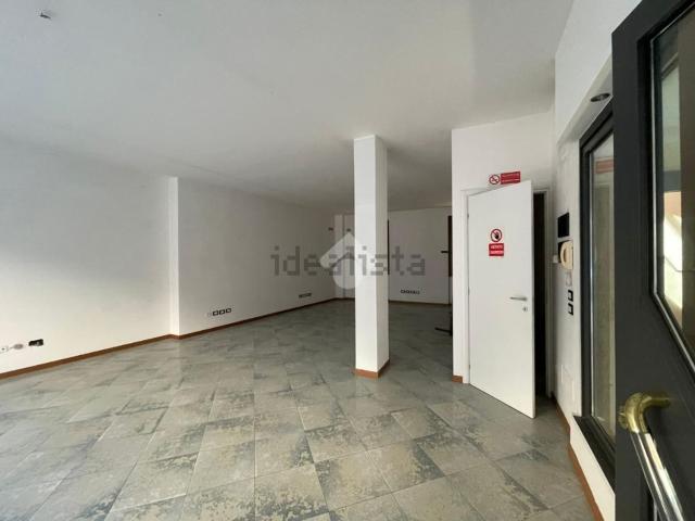 Locale in affitto di 140 m² in Via Roma, 26