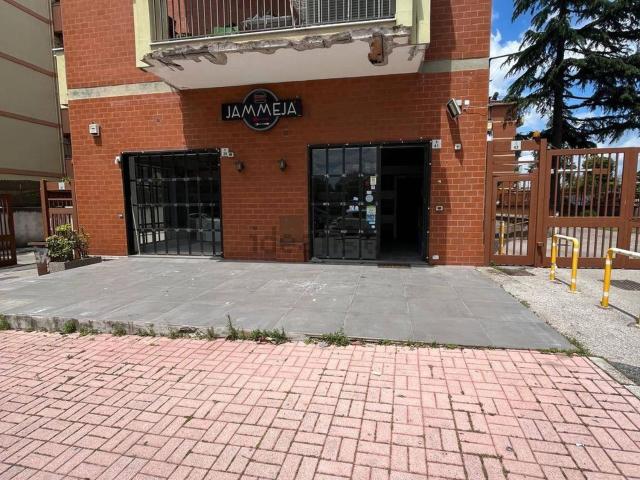 Locale in affitto di 140 m² in Via Tufarelli