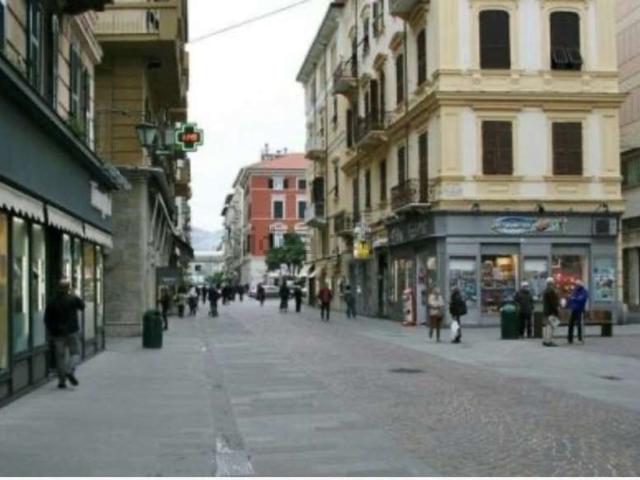 Locale in affitto di 140 m² in Corso Cavour