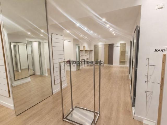 Locale in affitto di 140 m² in Piazza della Repubblica