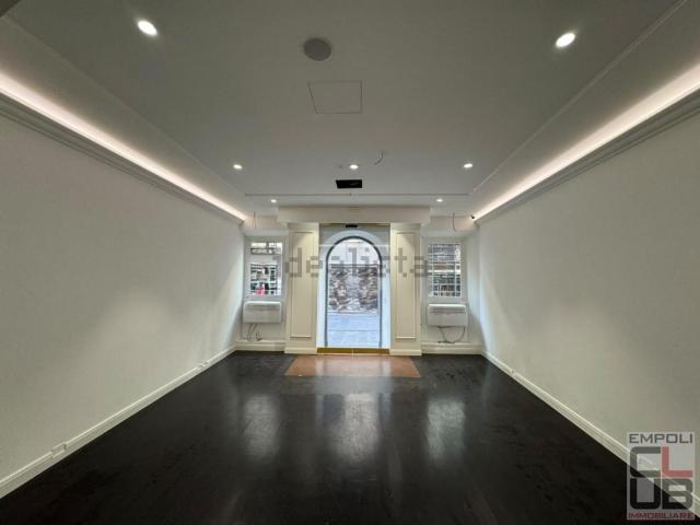 Locale in affitto di 140 m² in Piazza della Vittoria, 8