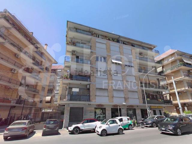 Locale in affitto di 140 m² in Piazza Monte Gennaro
