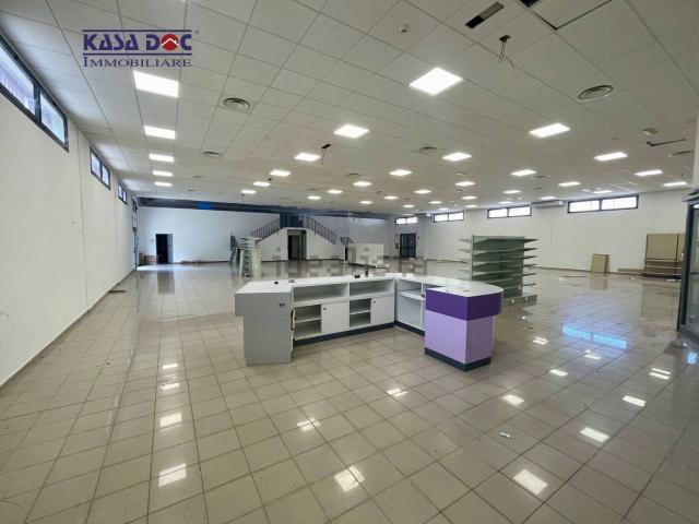 Locale in affitto di 1414 m²