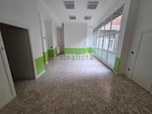 Locale in affitto di 141 m²