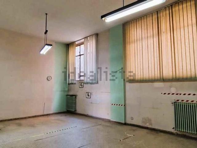 Locale in affitto di 141 m² in Via Carlo del Balzo, 49