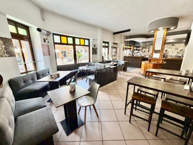 Locale in affitto di 141 m² in Piazza Astesano, 27