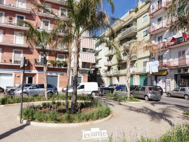 Locale in affitto di 142 m² in Via Adige