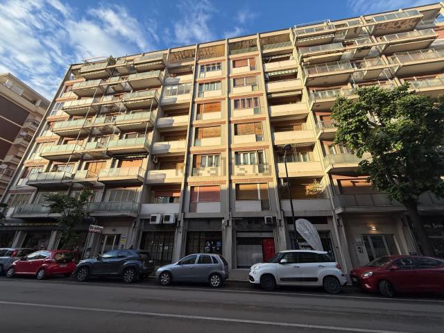 Locale in affitto di 143 m² in Viale Giovanni Bovio