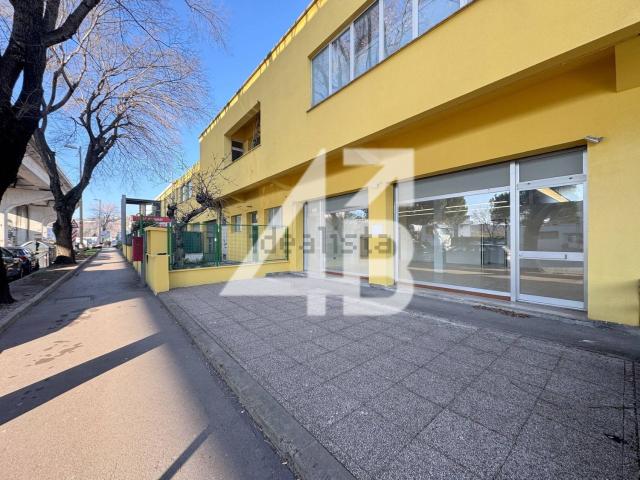 Locale in affitto di 144 m² in Via Giovanni E Sebastiano Caboto, 20