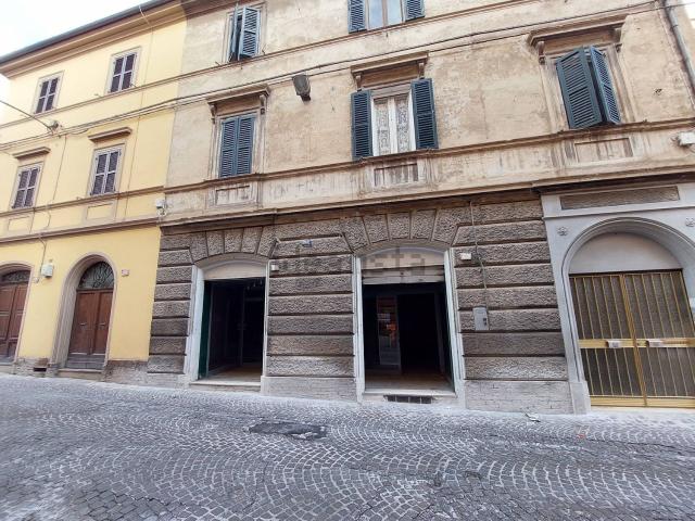 Locale in affitto di 144 m² in Via Domenico Berti