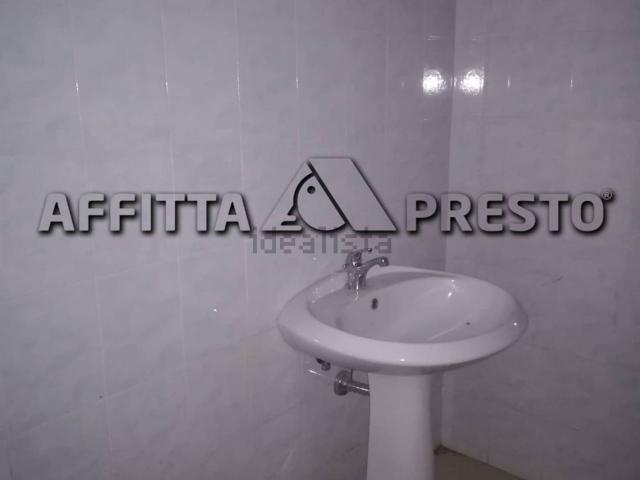 Locale in affitto di 144 m² in Via delle Torri