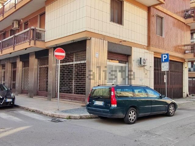 Locale in affitto di 145 m² in Via A. Cesare Carelli