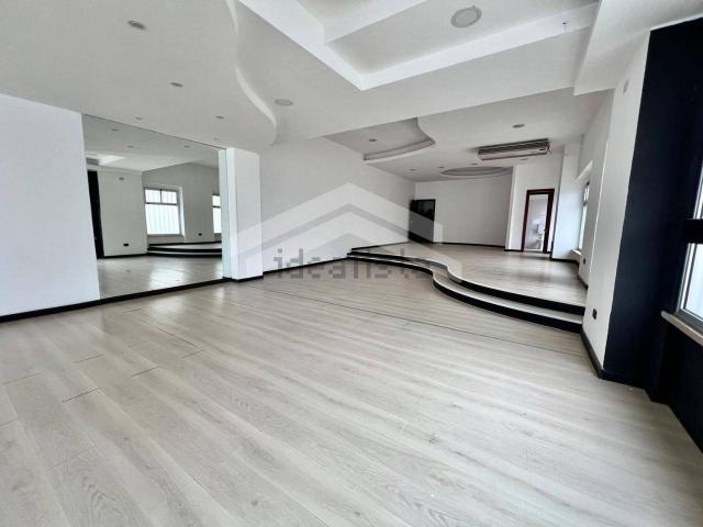 Locale in affitto di 145 m² in Viale XXIV Maggio