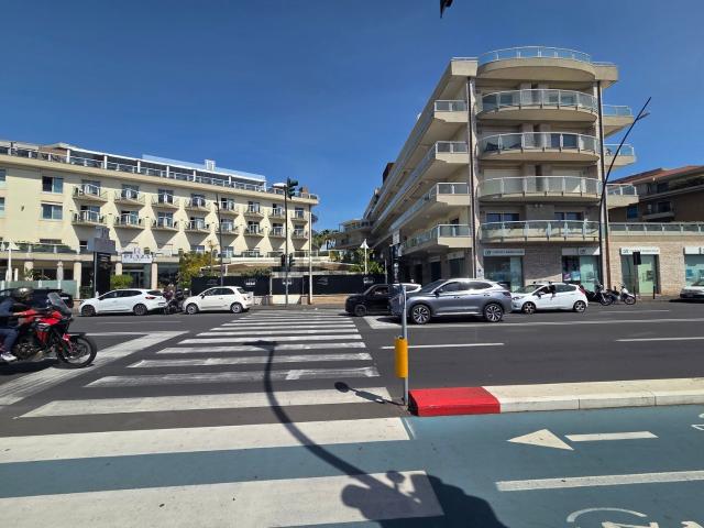 Locale in affitto di 145 m² in Viale Ruggero di Lauria, 41