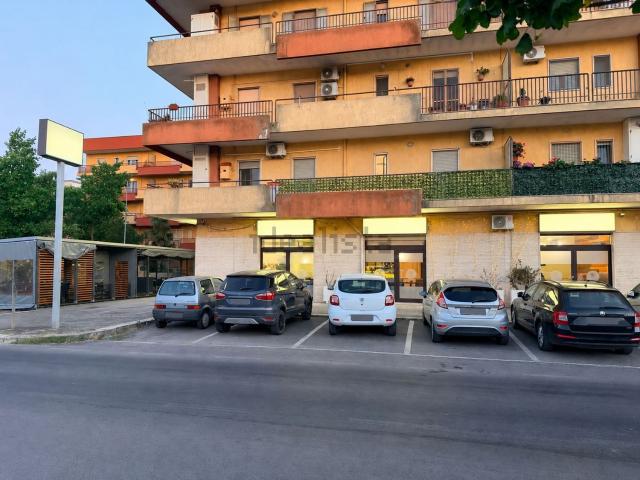Locale in affitto di 146 m² in Via Paolo Cassano, 275