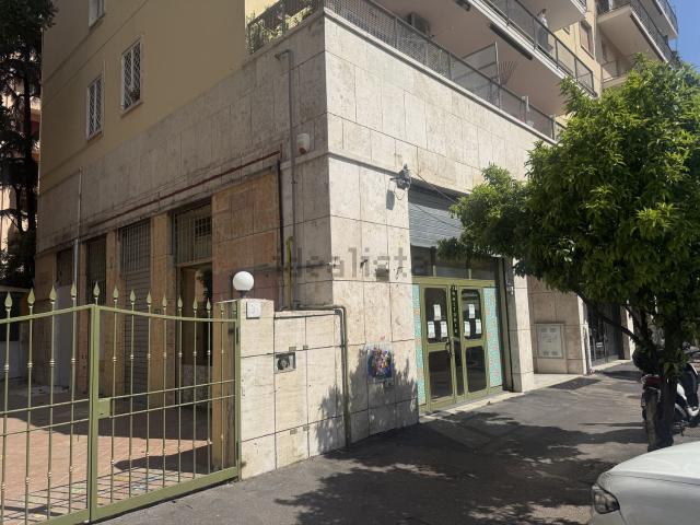 Locale in affitto di 147 m² in Via della Giuliana