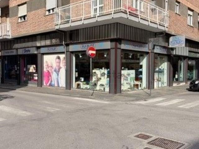 Locale in affitto di 148 m²