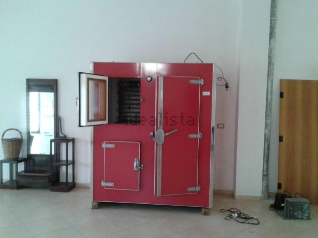 Locale in affitto di 148 m² in Via G. Pascoli, 17