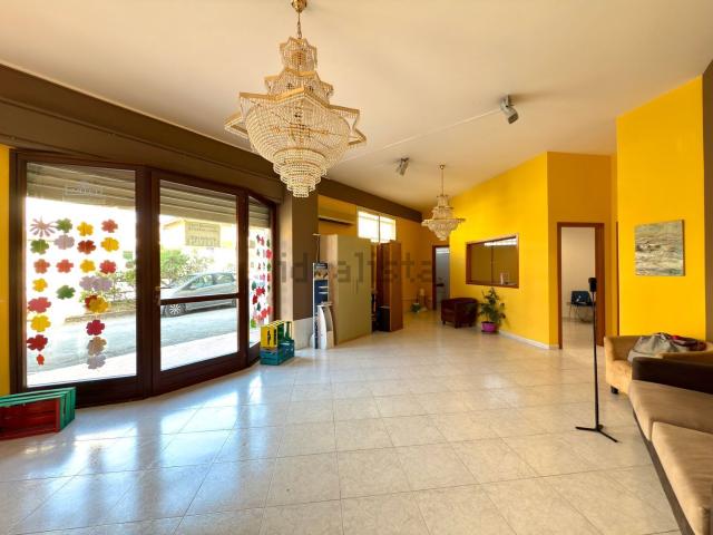 Locale in affitto di 148 m² in Via Edison, 7