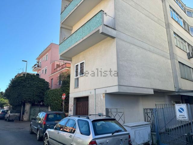 Locale in affitto di 14 m² in Via Alipio