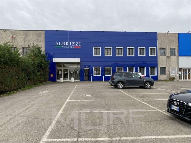 Locale in affitto di 1500 m² in Via del Maniscalco, 20