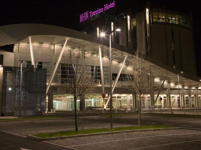 Locale in affitto di 1500 m² in Via Postumia Castellana