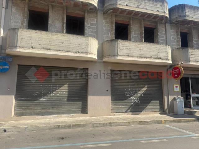 Locale in affitto di 1500 m² in Via Salvatore Gigli, 74