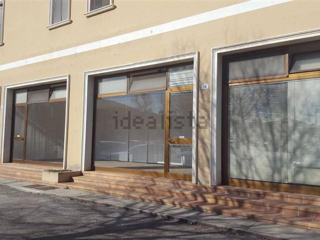 Locale in affitto di 150 m²