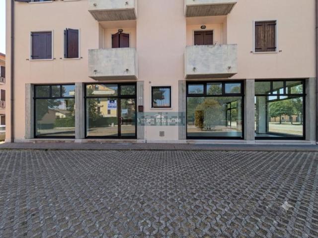 Locale in affitto di 150 m²