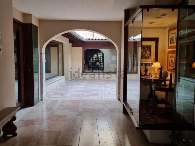 Locale in affitto di 150 m²