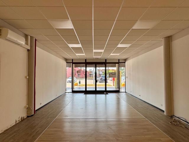 Locale in affitto di 150 m² in Via Calcara