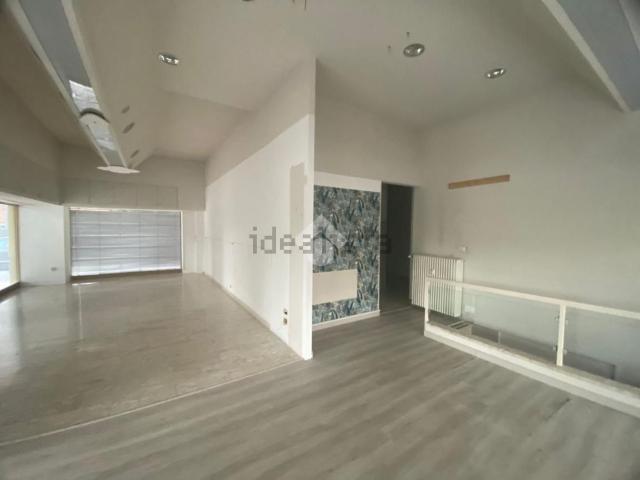 Locale in affitto di 150 m² in Via Ciriè, 33