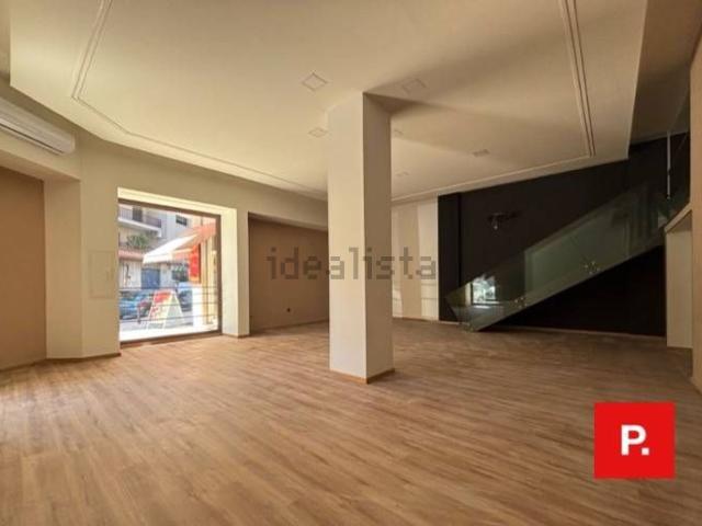 Locale in affitto di 150 m² in Via Alcide de Gasperi