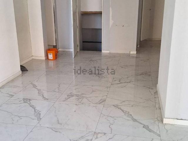 Locale in affitto di 150 m² in Via Appia Nuova