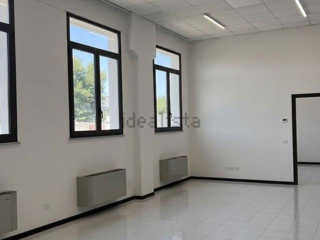 Locale in affitto di 150 m² in Via Bafile