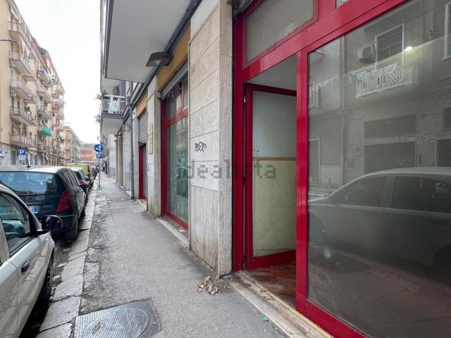 Locale in affitto di 150 m² in Via Barletta, 10