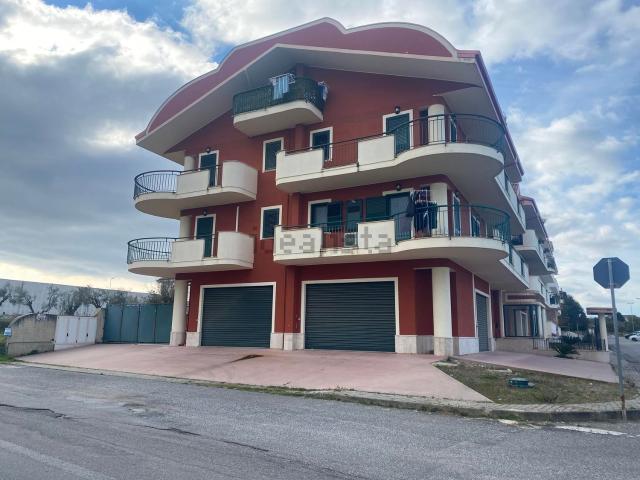 Locale in affitto di 150 m² in Via G. PASCOLI
