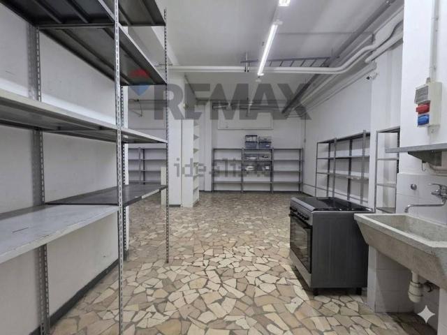 Locale in affitto di 150 m² in Via Giovanni Giolitti, 34