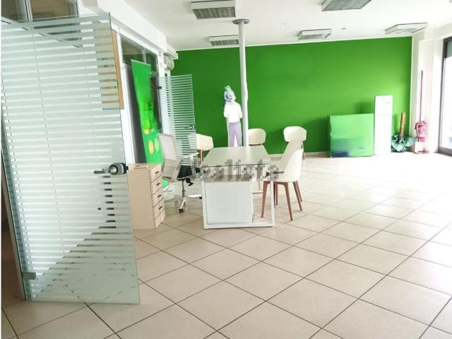 Locale in affitto di 150 m² in Via Don Giovanni Minzoni